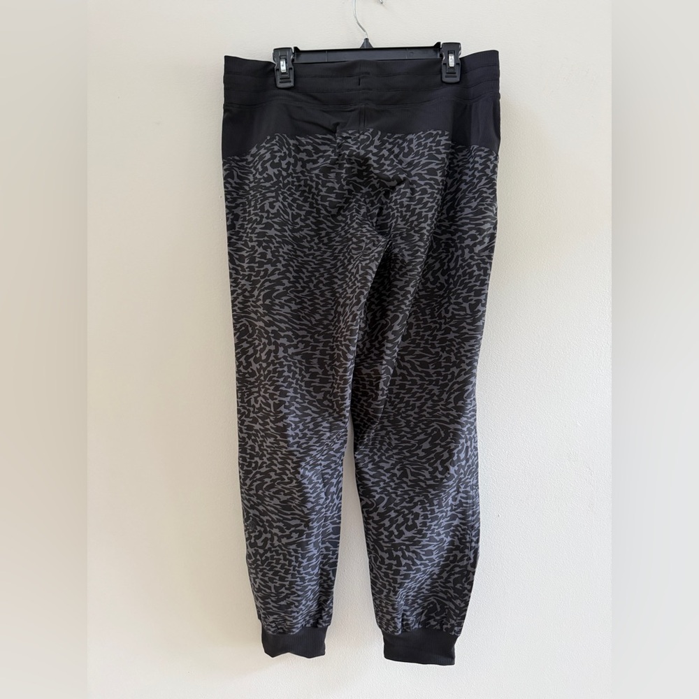 NWOT LULULEMON Lululemon Dance Studio Mid-Rise Jogger Leopard Warp Black Multi - Picture 5 of 7